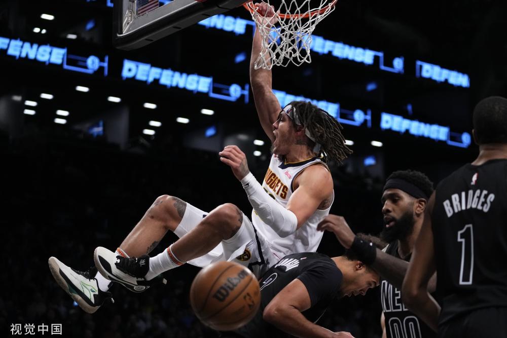 在首秀中的 在首秀中的